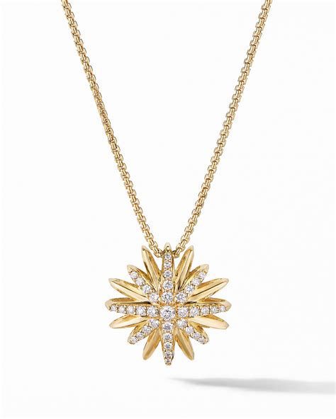 Icon 18k star necklace in 18k yellow gold 